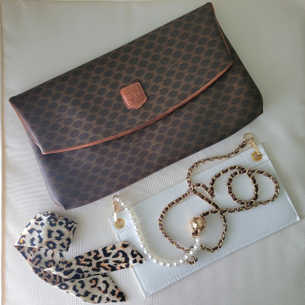 Final✅️ Authentic Celine Brown Monogram Clutch Bag - Picture 4 of 16